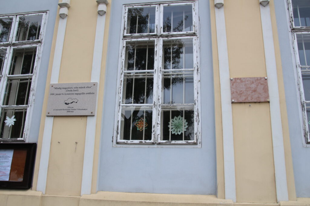 A Csemadok megalakulása 50. évfordulójának emléktáblája