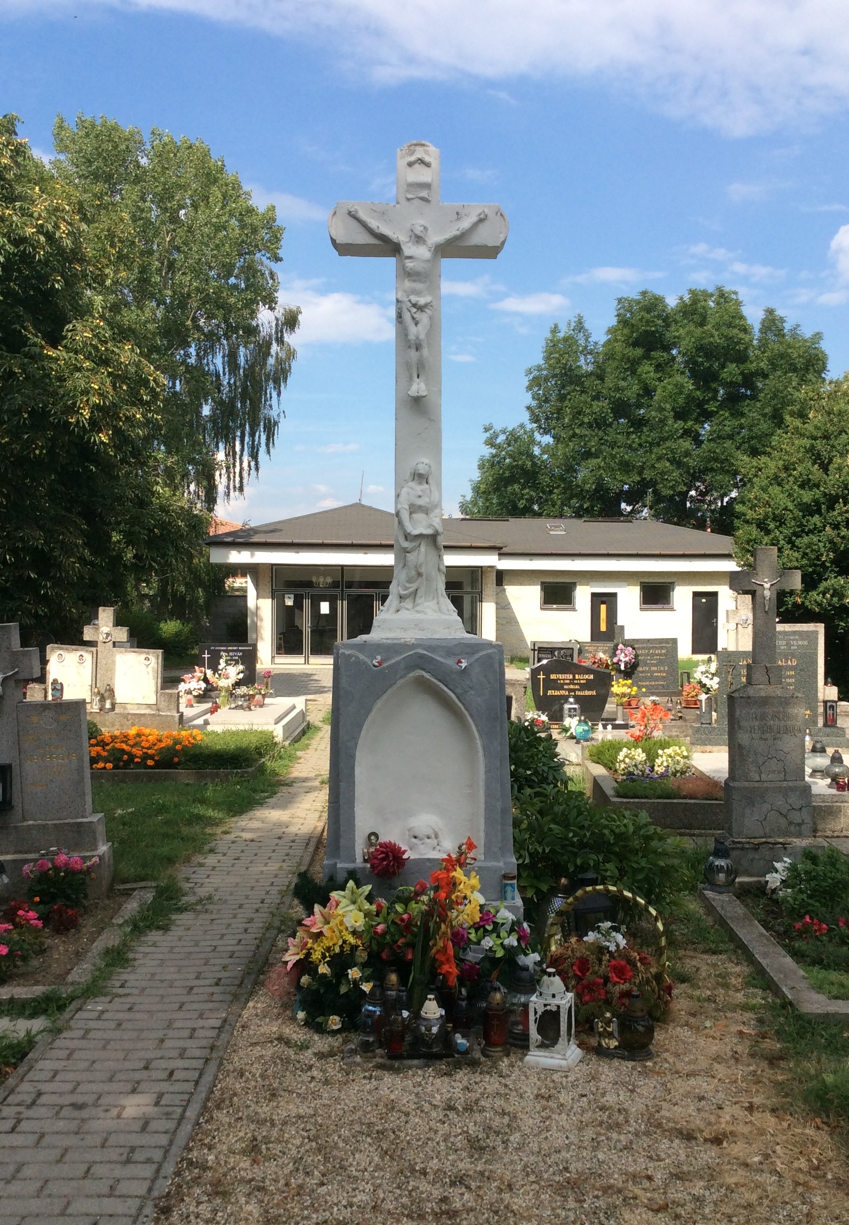 Temetői nagykereszt