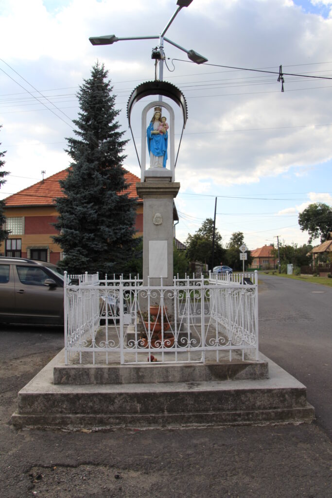 Köztéri Mária-szobor