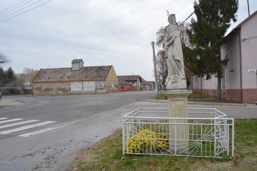 Szűz Mária szeplőtelen fogantatása - szobor