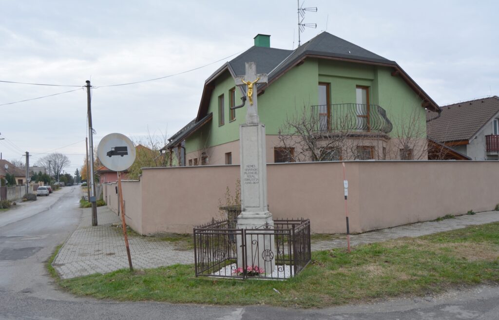 Az Udvarnoki család emlékkeresztje