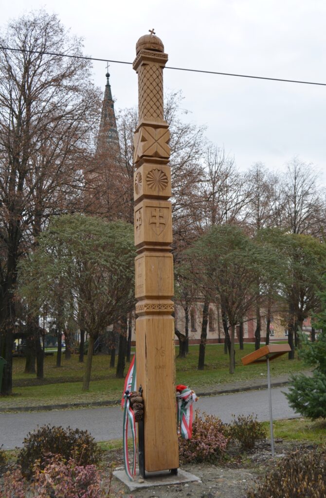 Kopjafa Szent István királyunk emlékére