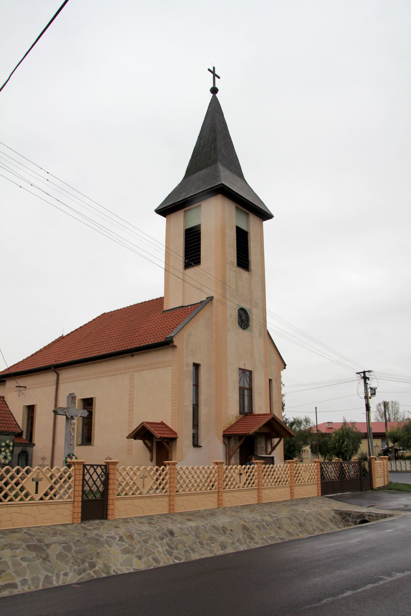 Jézus Szíve tiszteletére szentelt római katolikus temploma