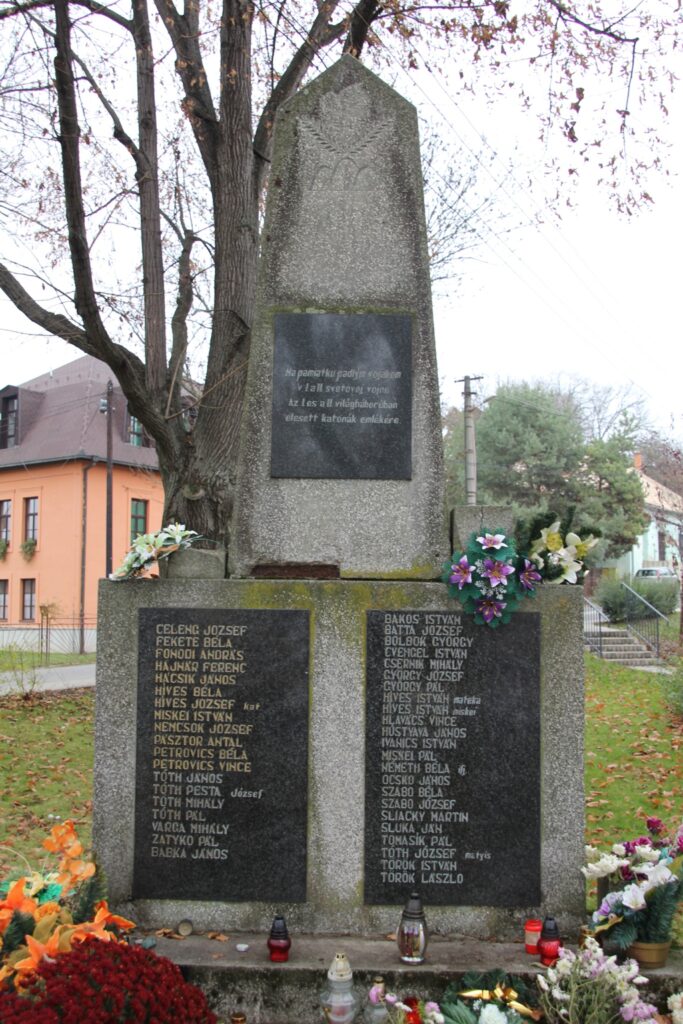 A Két világháború hősi halottainak emlékműve