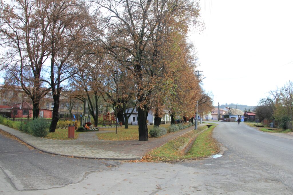 A Két világháború hősi halottainak emlékműve