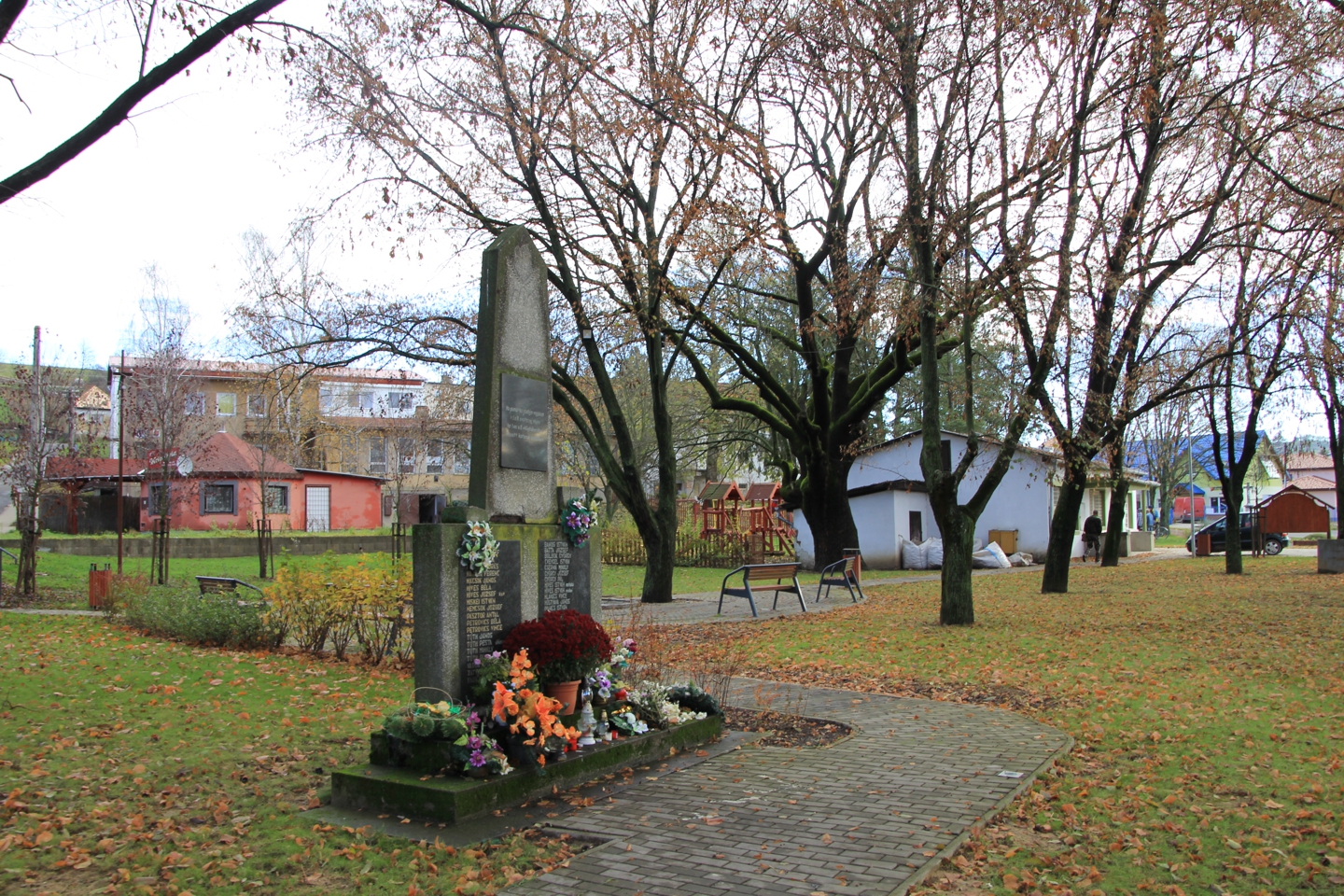 A Két világháború hősi halottainak emlékműve