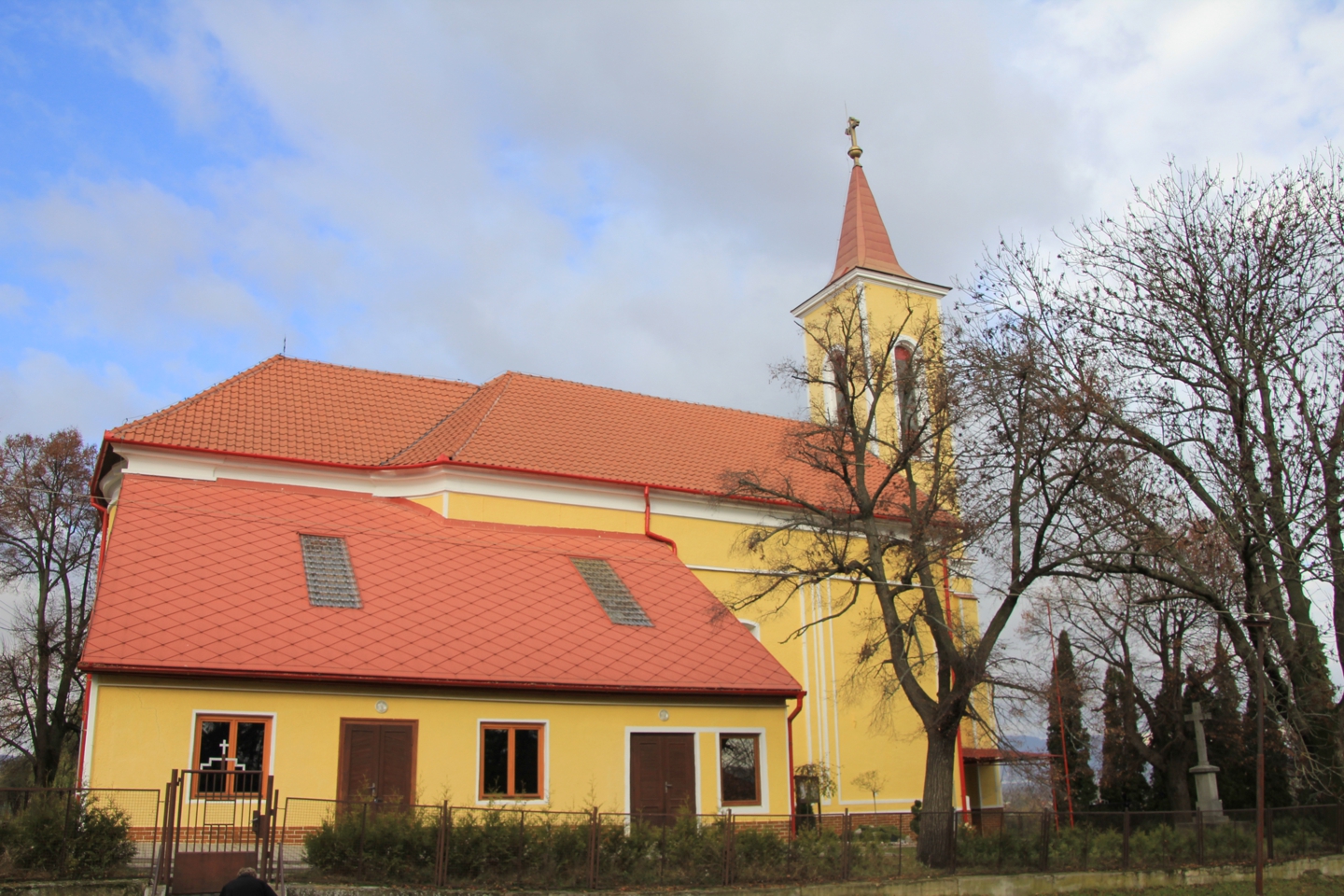 Mindenszentek plébániatemplom