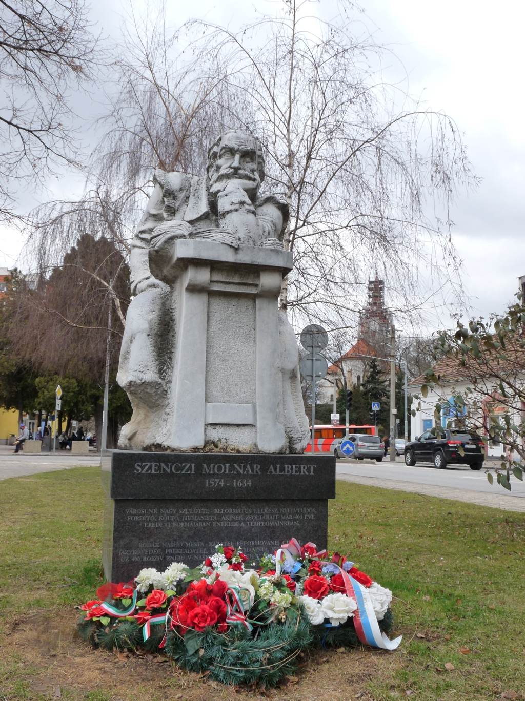 Szenczi Molnár Albert szobra