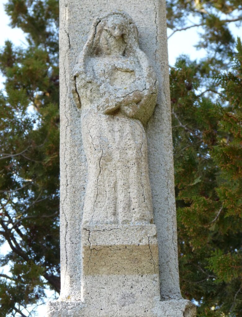 Központi kereszt és 1. világháborús emlék