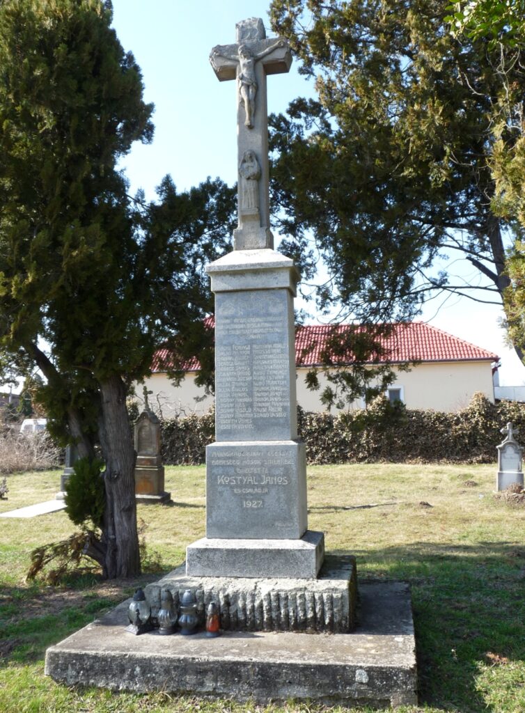 Központi kereszt és 1. világháborús emlék