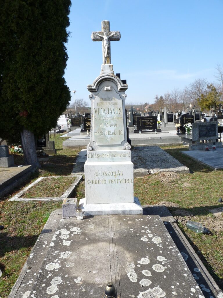 Vida János plébános sírja