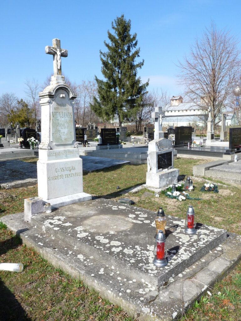 Vida János plébános sírja