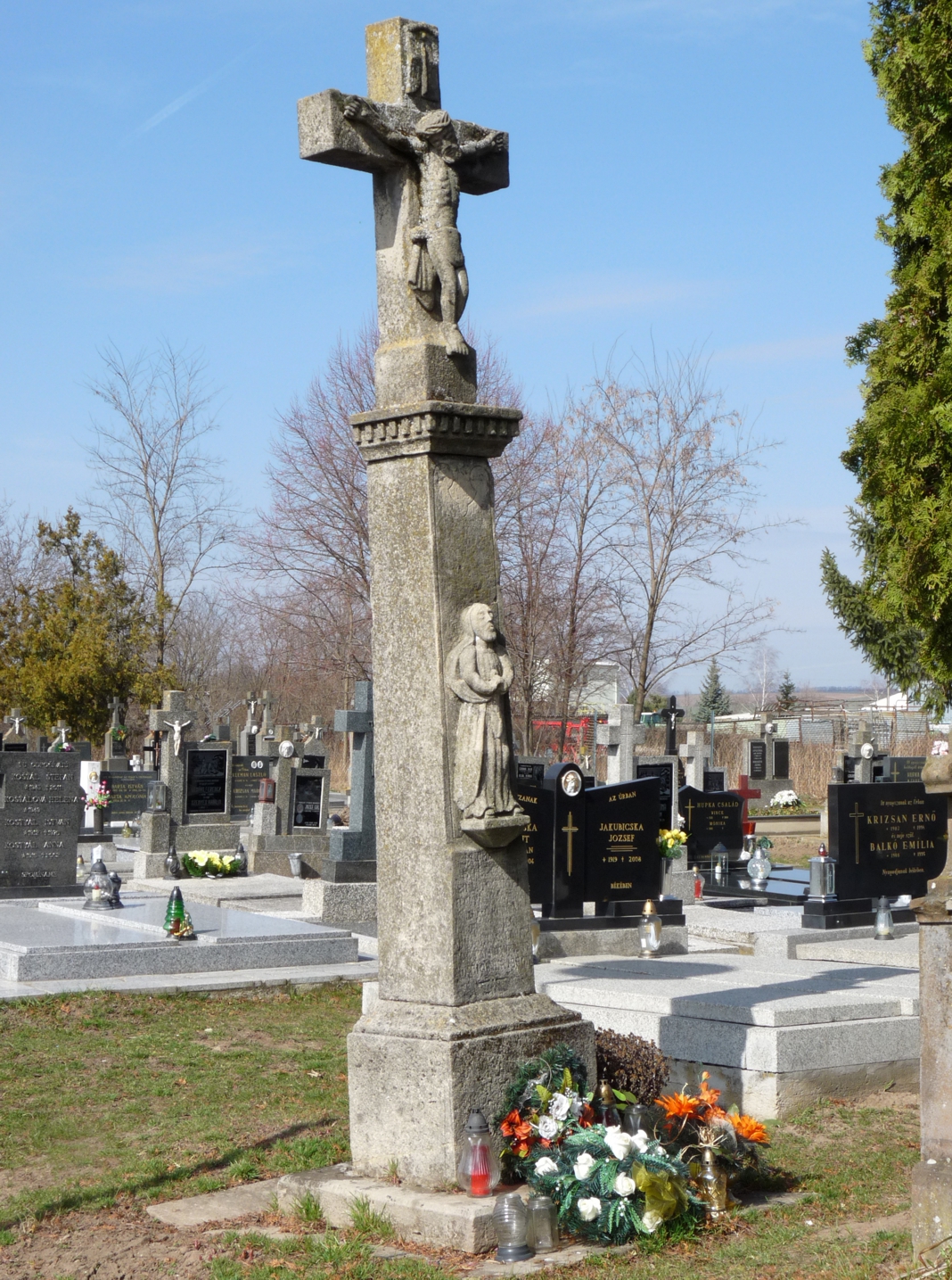 Központi temetői kereszt