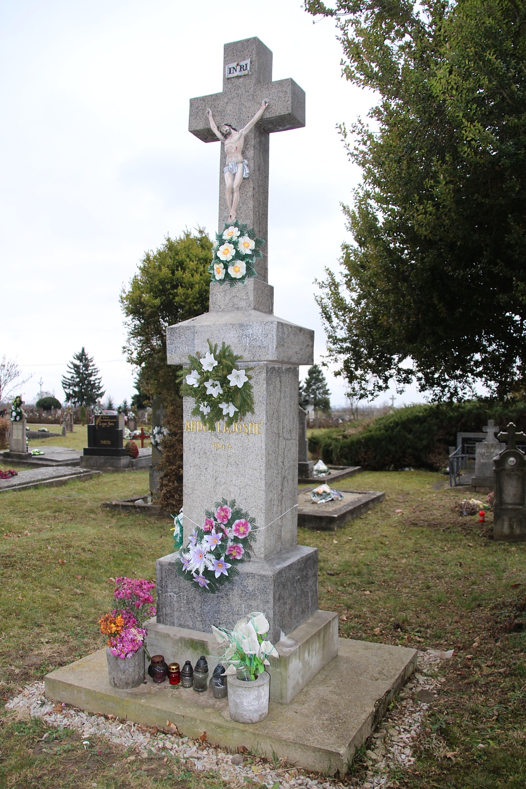 Temetői nagykereszt az öreg temetőben