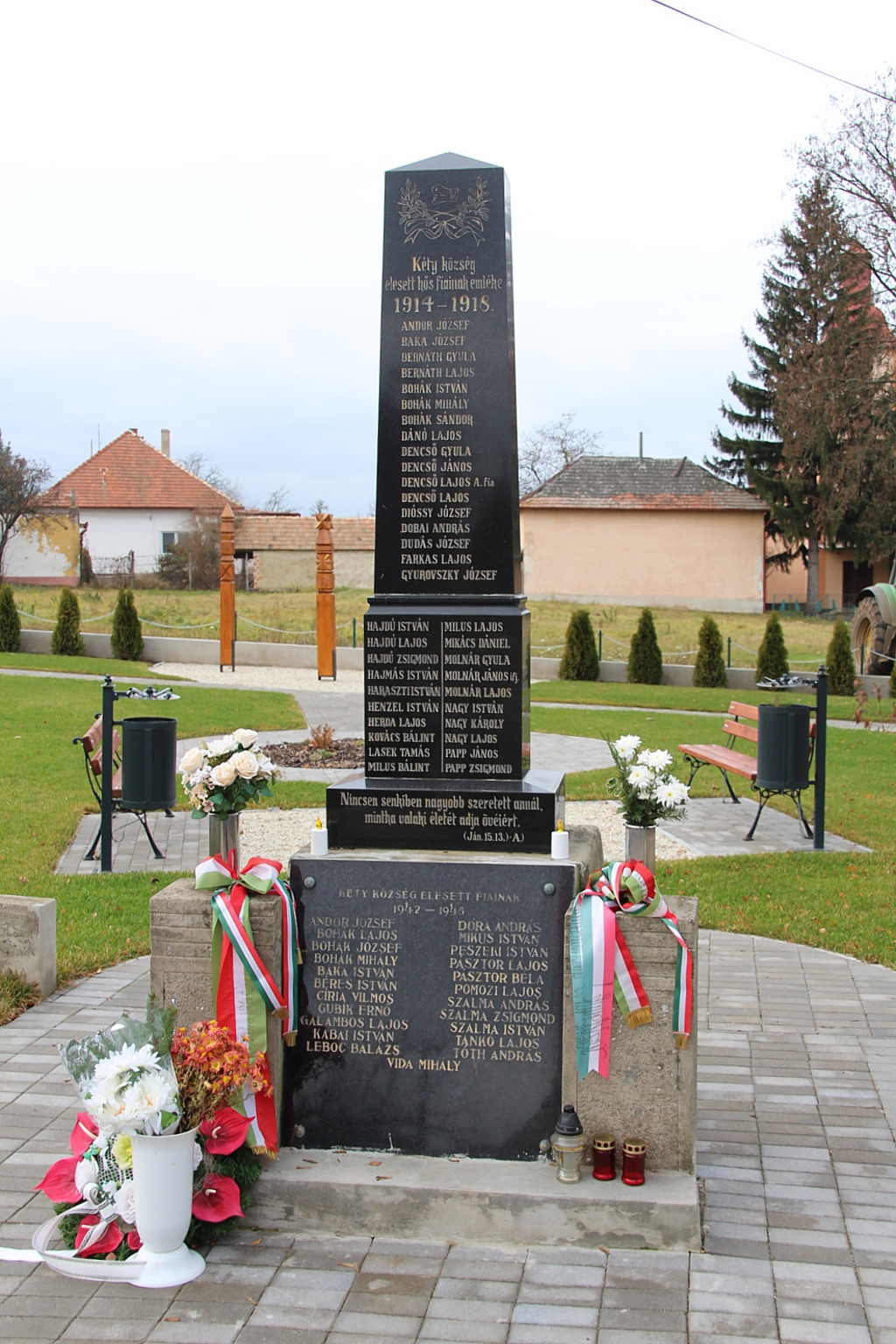 Az 1. és 2. világháborúban elesett hősök emlékműve