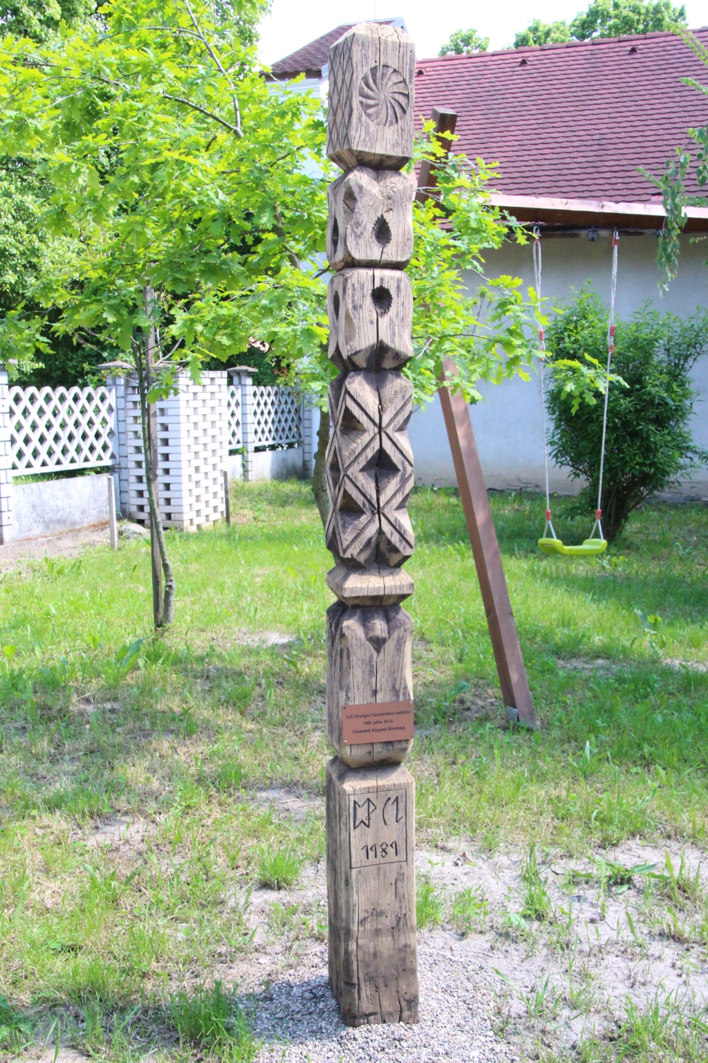 Kopjafa a II. Országos Táncháztábor emlékére