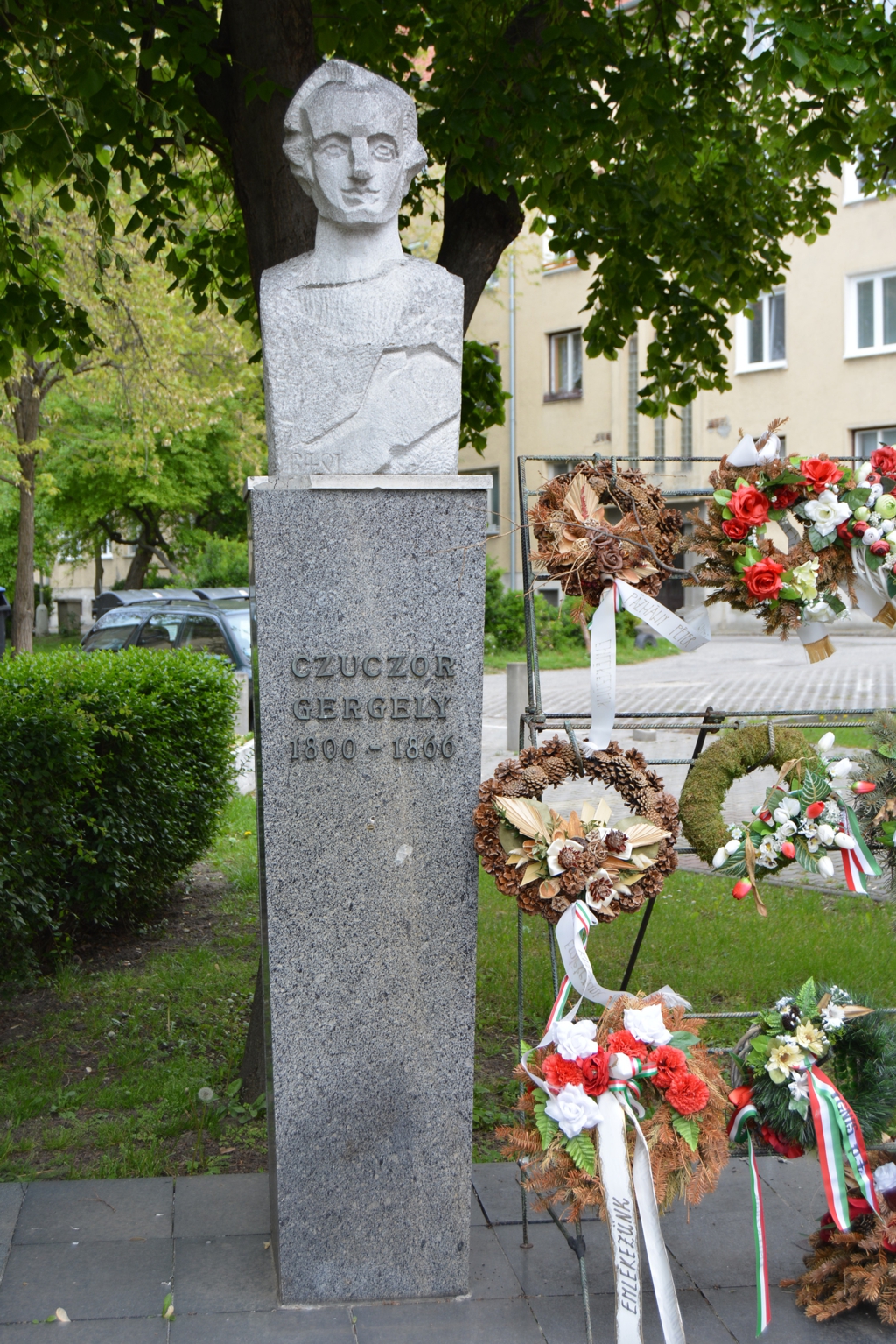 Czuczor Gergely szobra