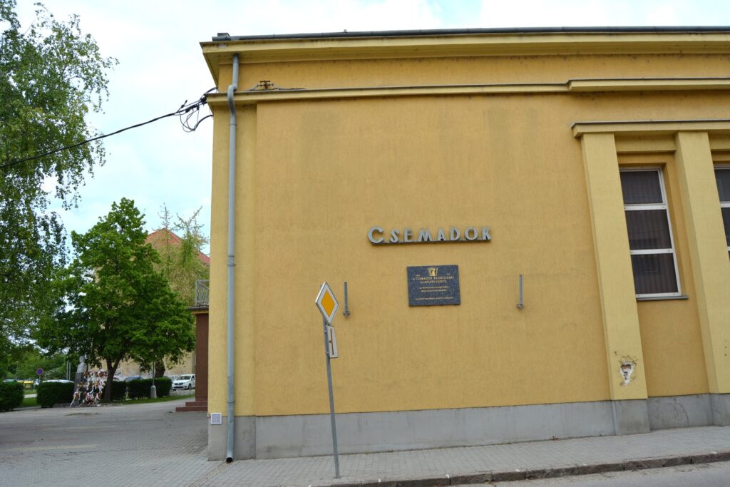 ersekujvar-csemadok-haz-es-emlektabla (9)
