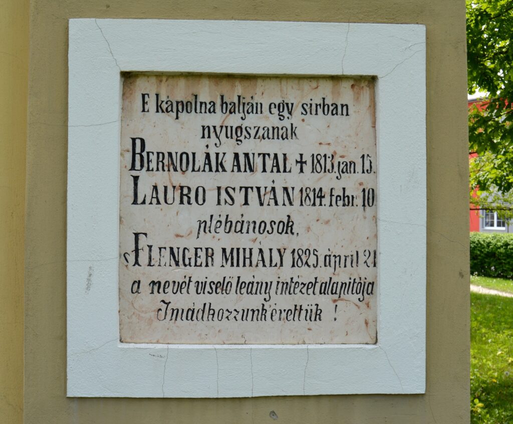 ersekujvar-szentharomsag-kapolna (6)