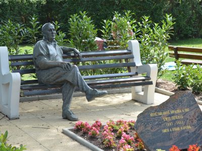 ersekujvar-tatarik-emil-szobra (1)