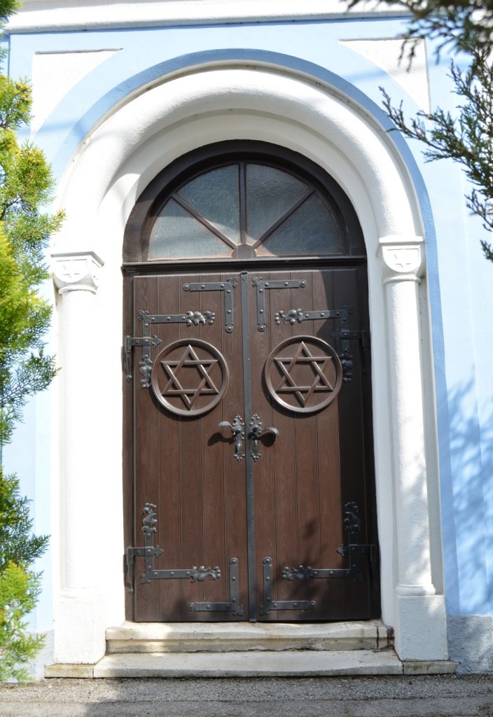 ersekujvar-ortodox-zsinagoga (11)