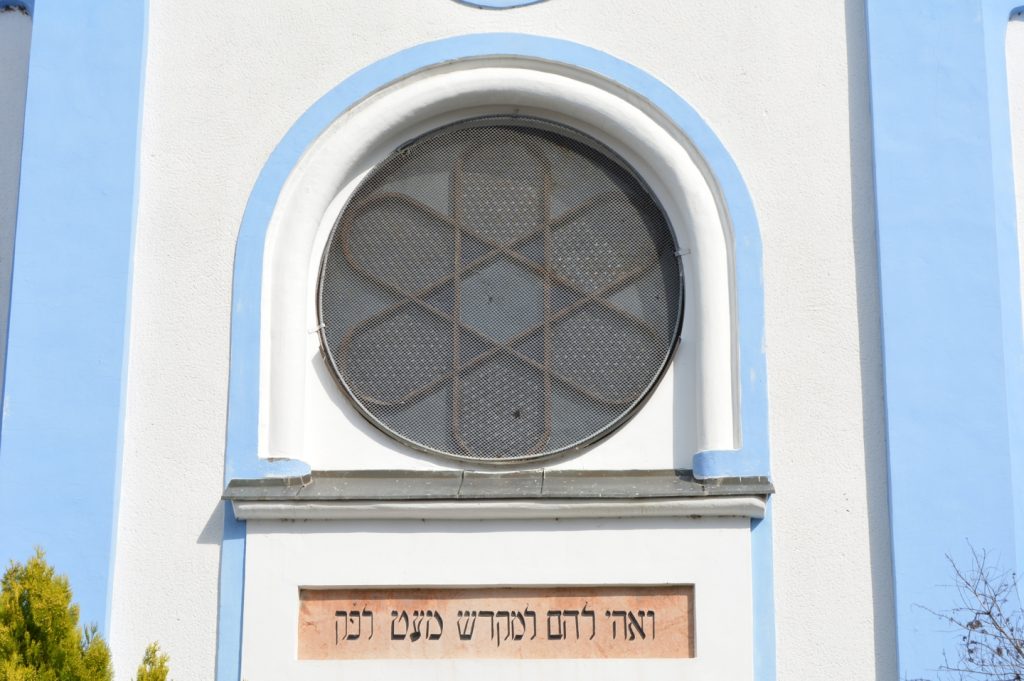 ersekujvar-ortodox-zsinagoga (10)