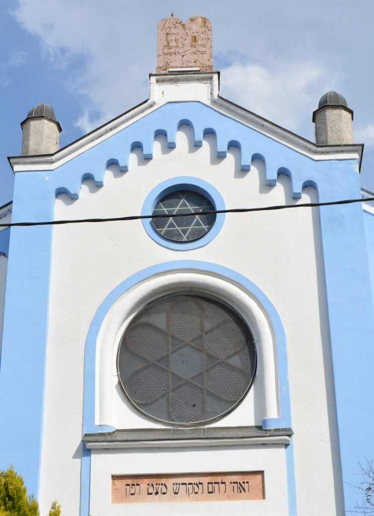 ersekujvar-ortodox-zsinagoga (7)