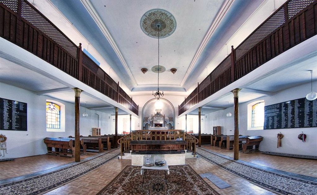 ersekujvar-ortodox-zsinagoga (4)