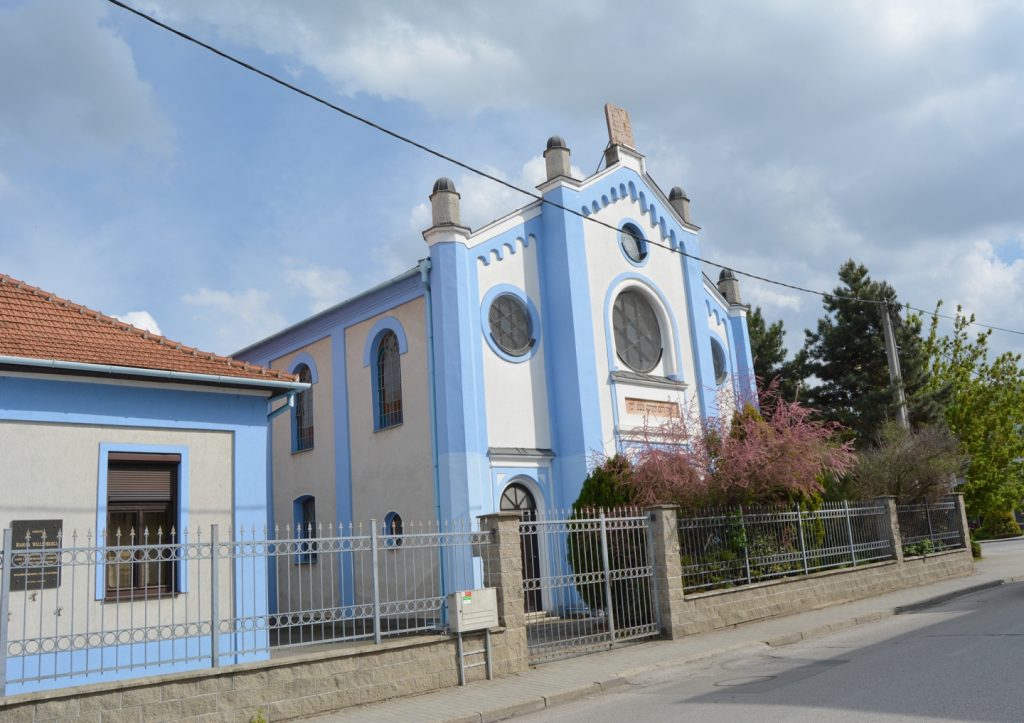 ersekujvar-ortodox-zsinagoga (3)