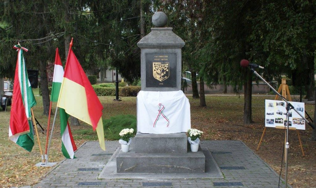 nagymegyer-emlektabla-orszagzaszlo-talpazata