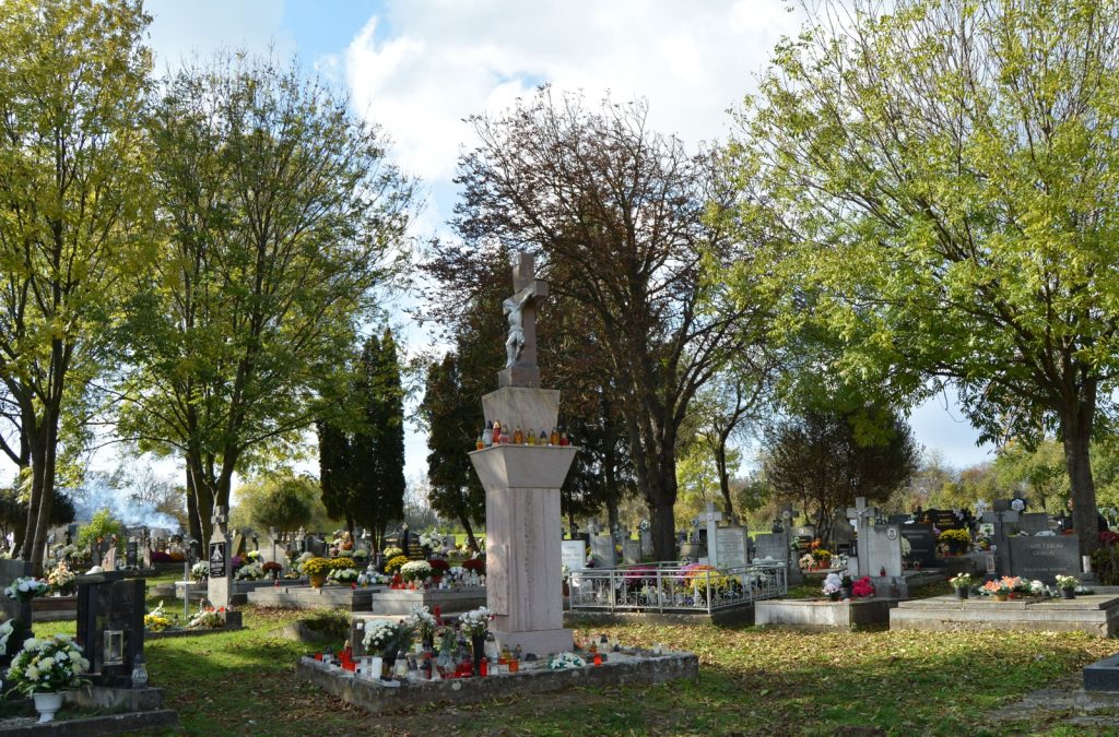 garamlok-katolikus-temeto-kozponti-kereszt (1)