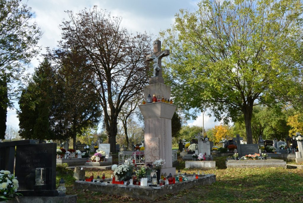 garamlok-katolikus-temeto-kozponti-kereszt (2)