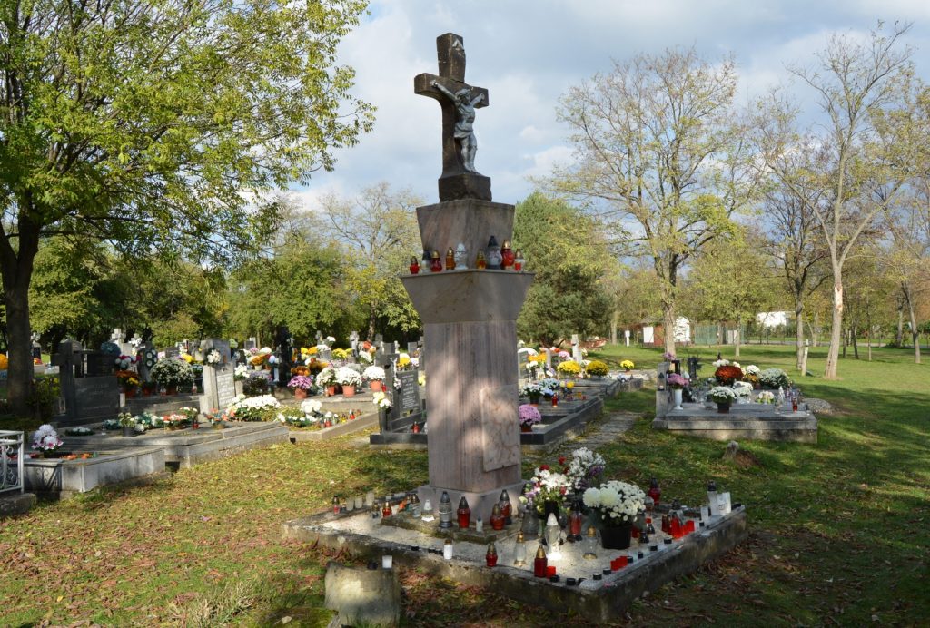 garamlok-katolikus-temeto-kozponti-kereszt (4)