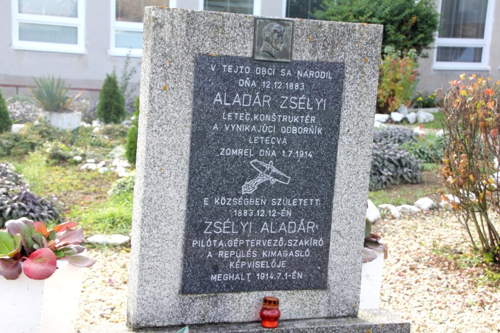 bussa-zselyi-aladar-emlekoszlop-2