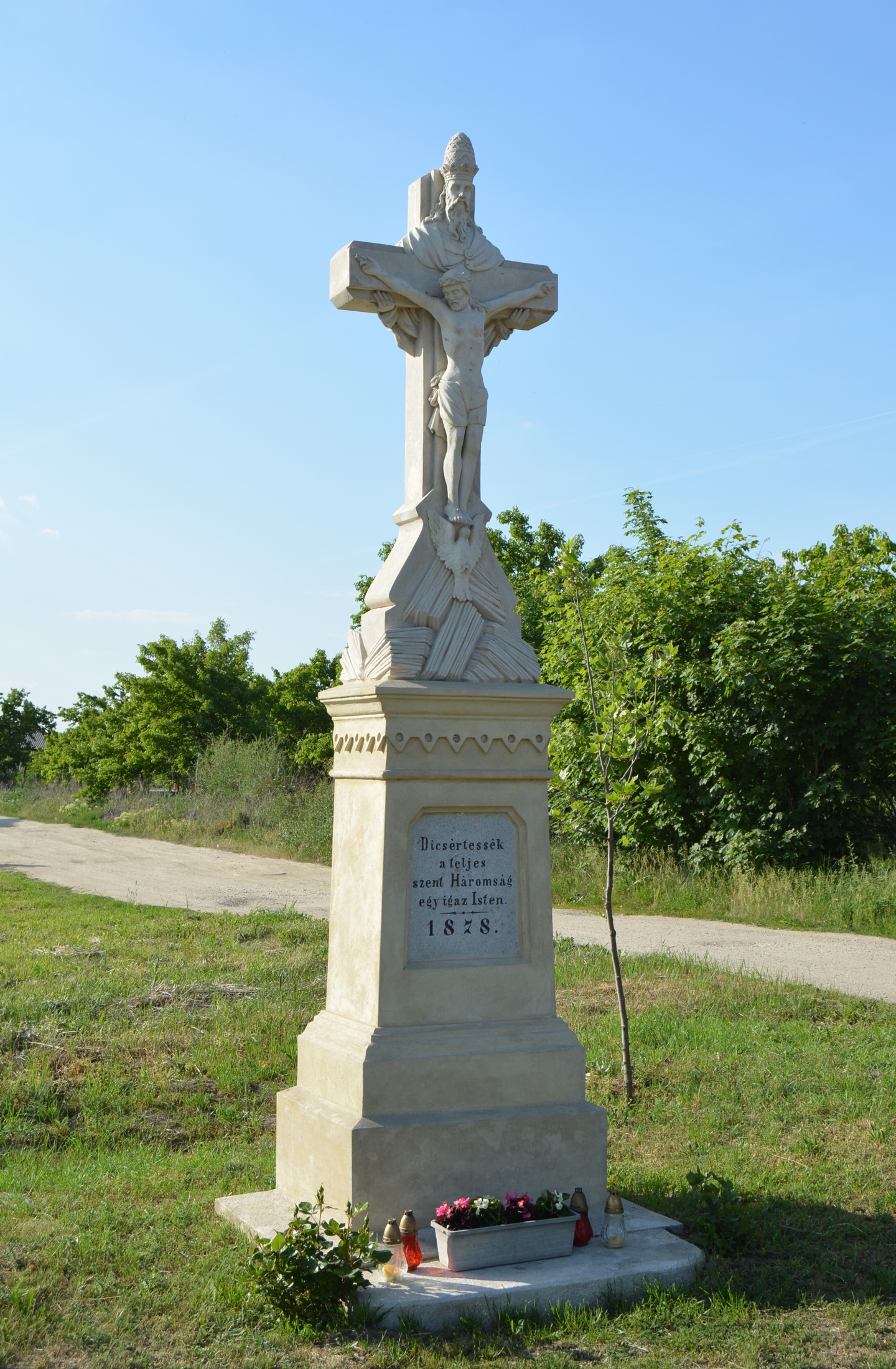 fel-szentharomsag-kereszt (1)