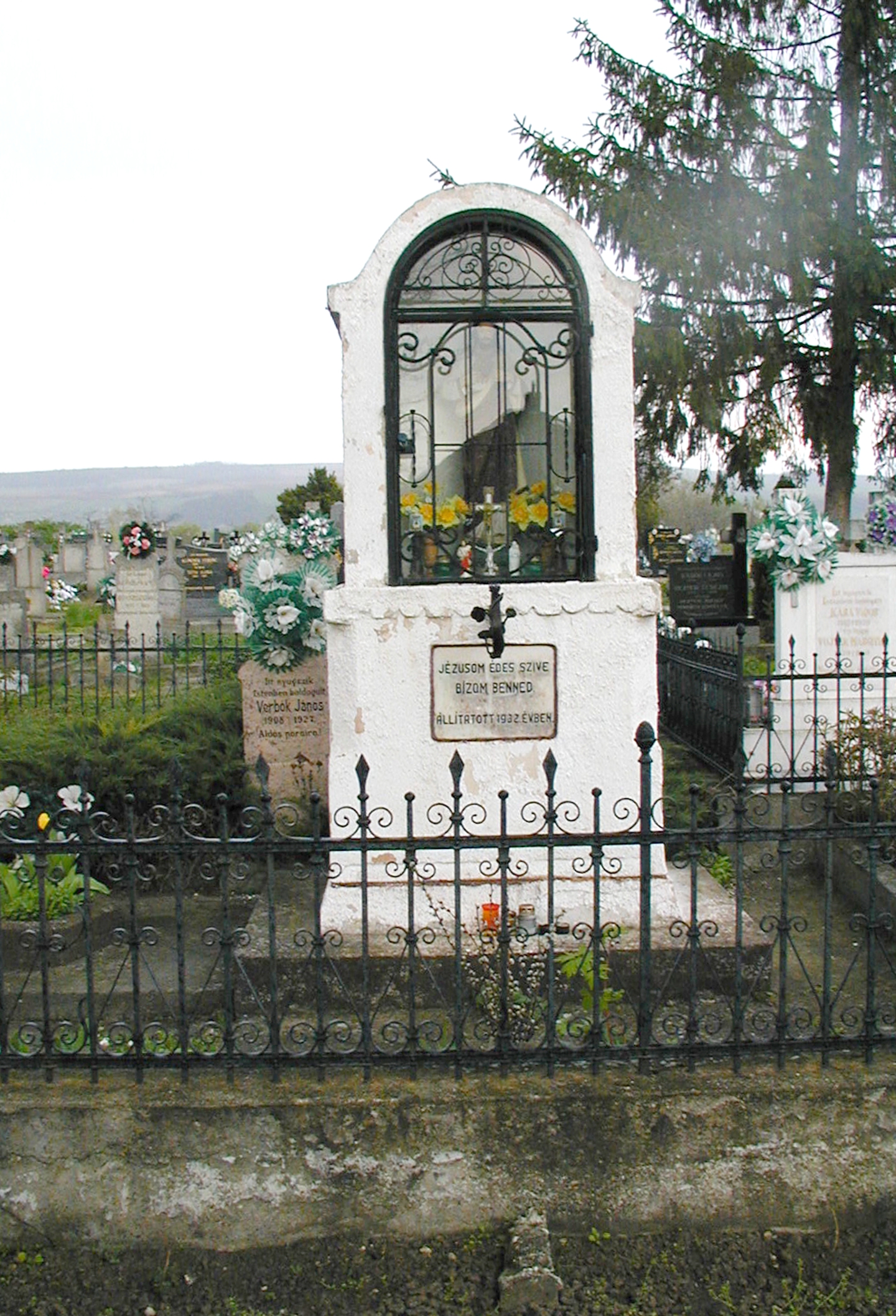 kohidgyarmat-szoborfulkes-keposzlop-gurgyali-temeto