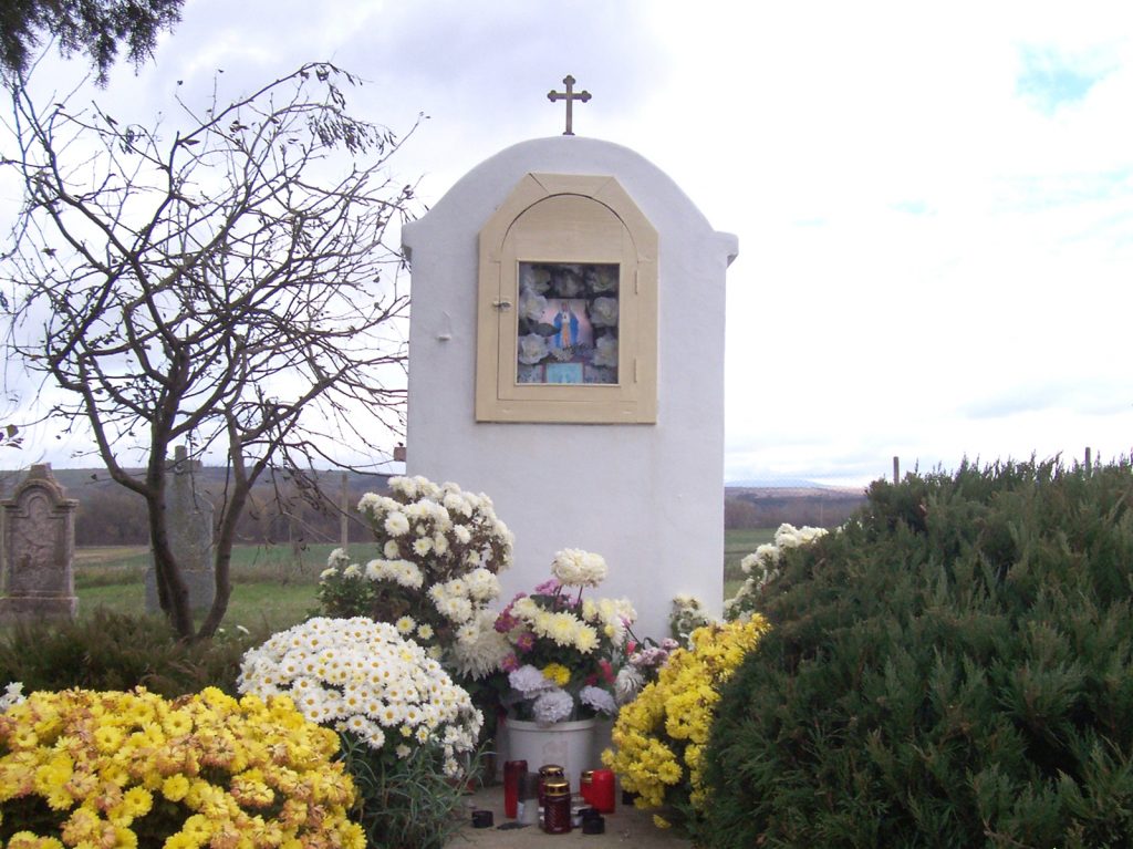 kohidgyarmat-szoborfulkes-keposzlop-kistatai-temeto (2)