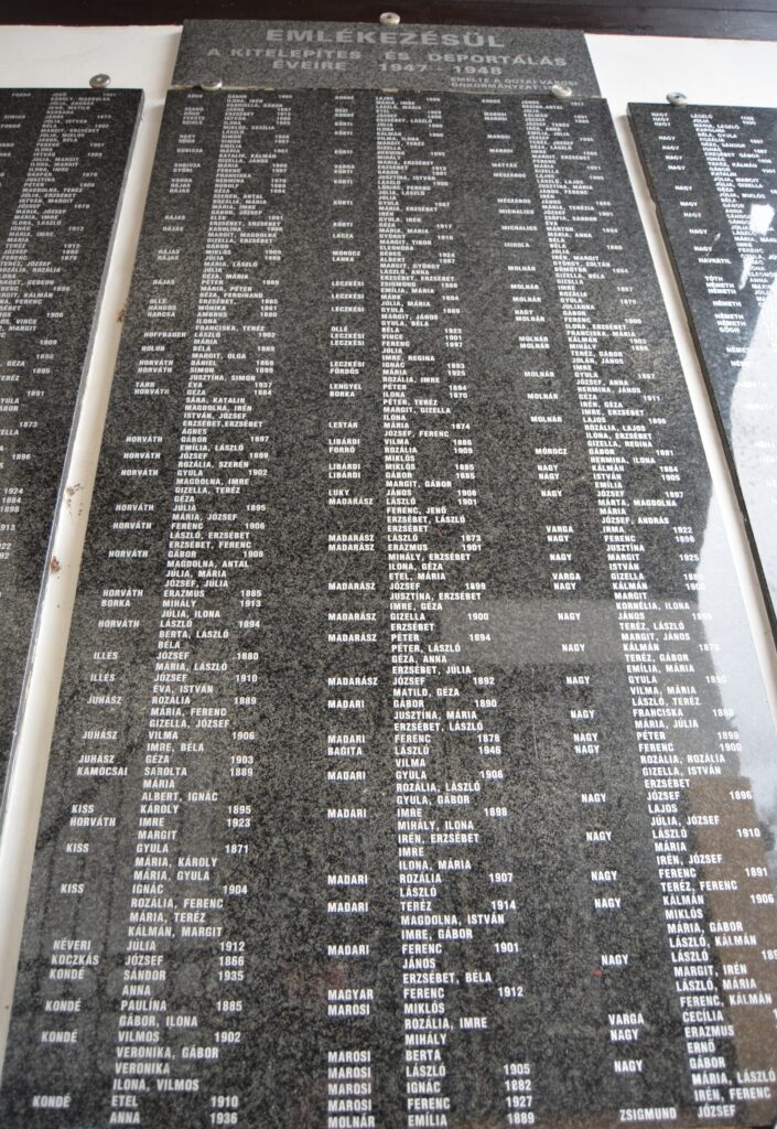 guta-kitelepitettek-deportaltak-emlektabla (16)