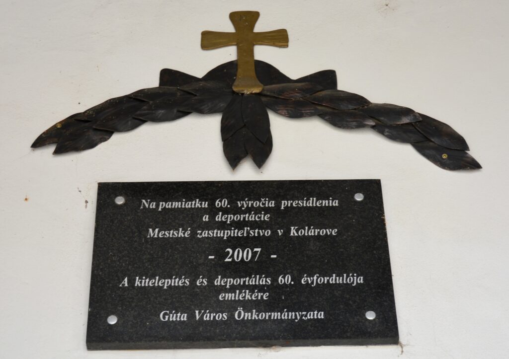 guta-kitelepitettek-deportaltak-emlektabla (12)