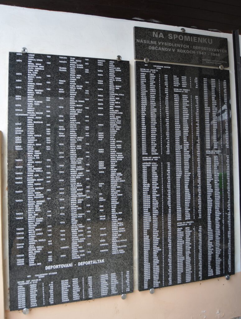 guta-kitelepitettek-deportaltak-emlektabla (10)