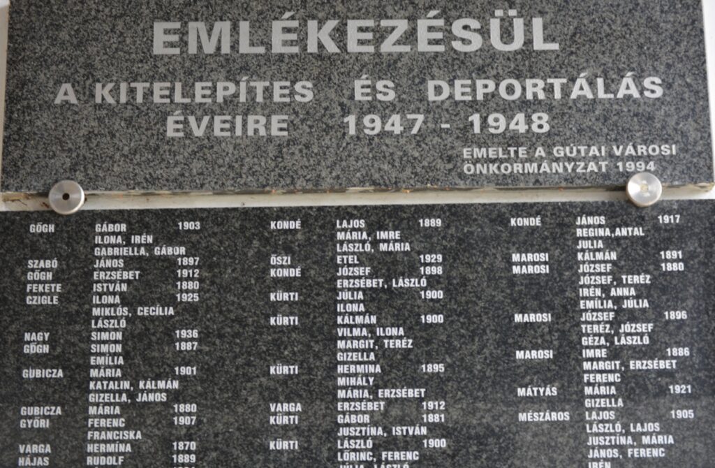 guta-kitelepitettek-deportaltak-emlektabla (9)
