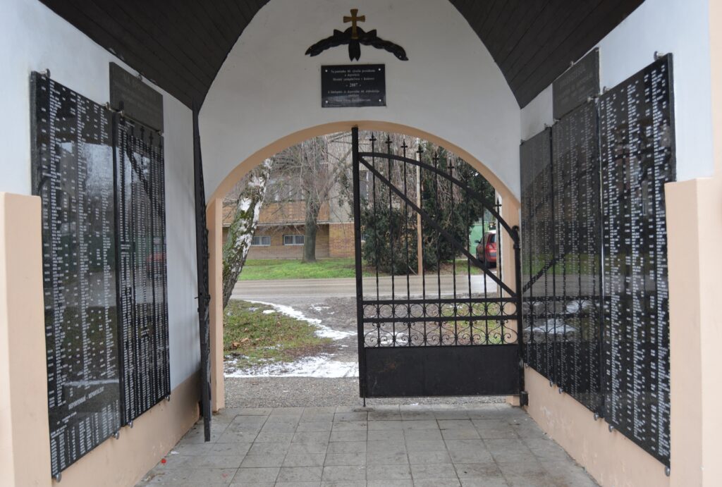 guta-kitelepitettek-deportaltak-emlektabla (4)