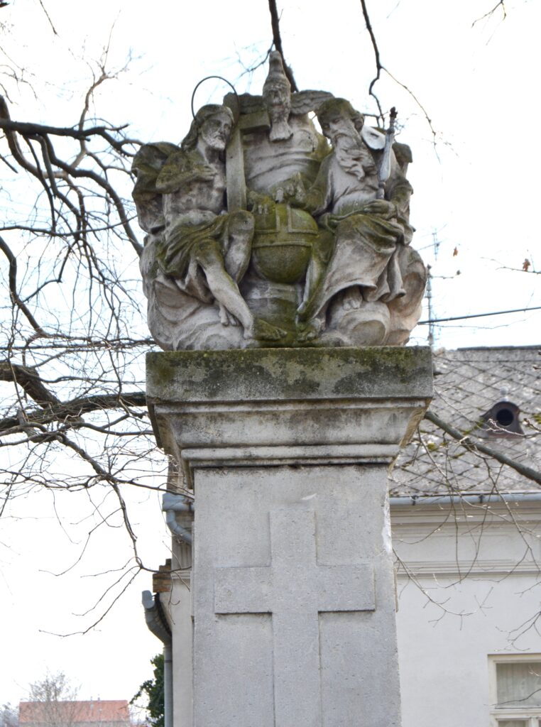 ogyalla-szentharomsag-szobor (5)