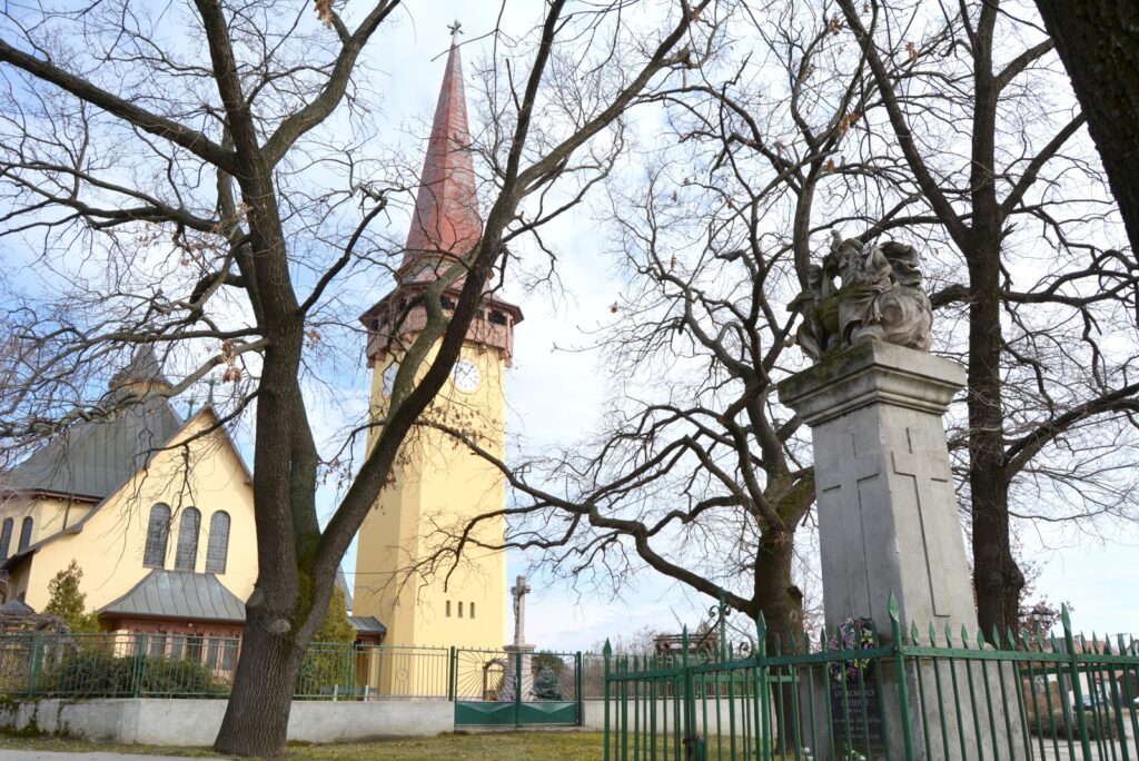 ogyalla-szentharomsag-szobor (3)