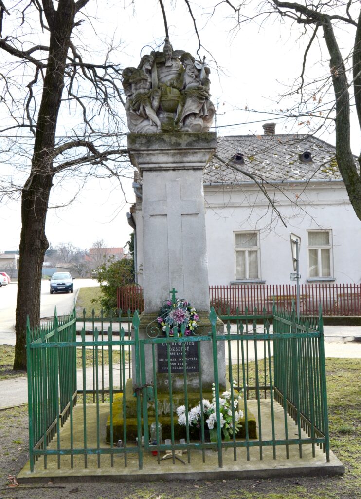 ogyalla-szentharomsag-szobor (2)