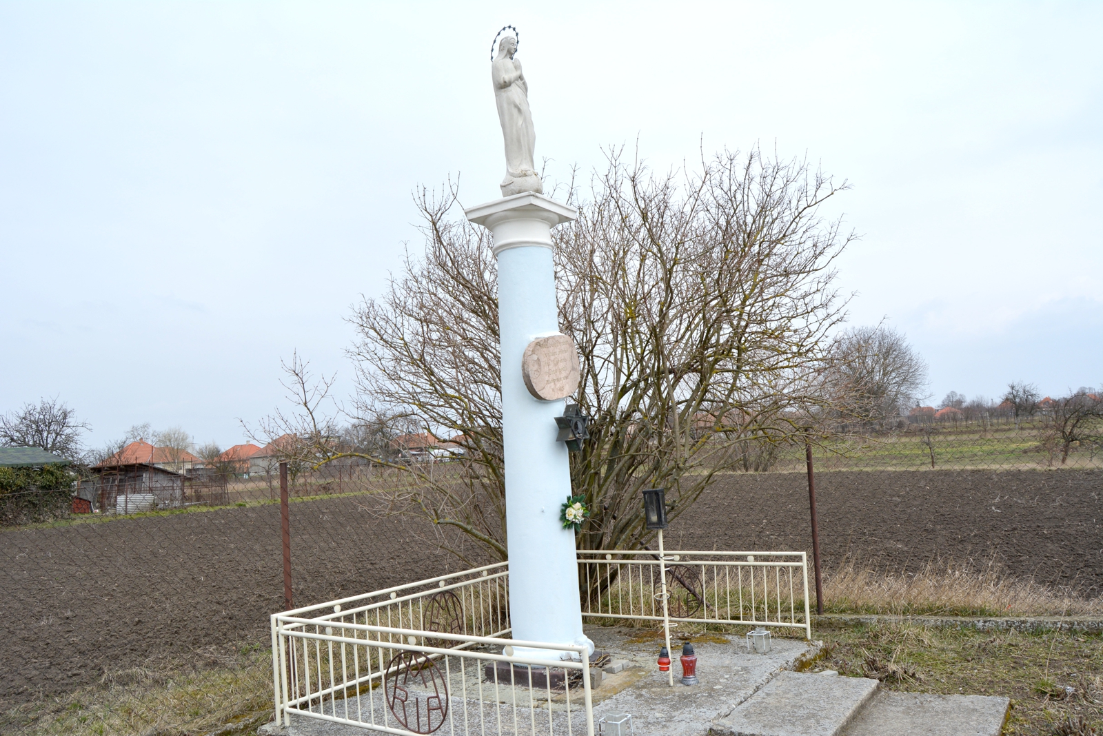 barsendred-maria-oszlop (1)