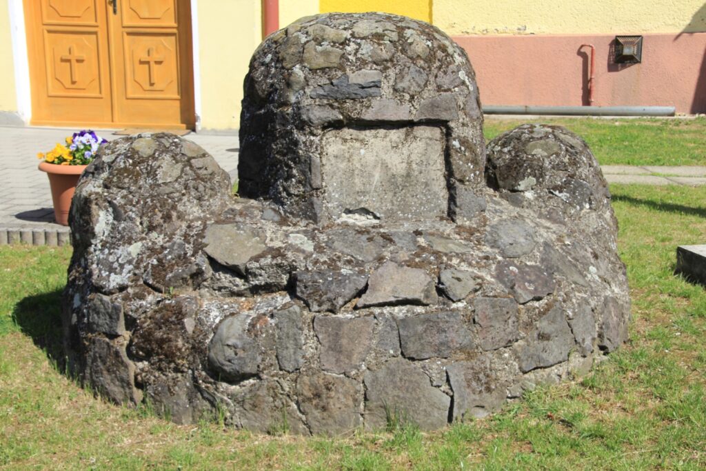 kokeszi-orszagzaszlo-tarto-3