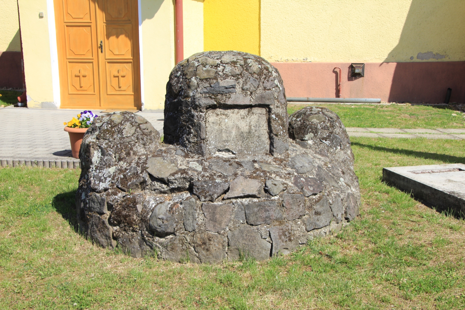 kokeszi-orszagzaszlo-tarto-2