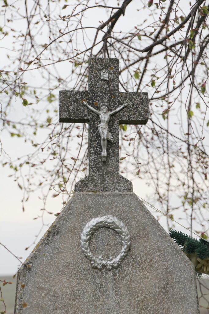 kokeszi-II-vilaghaboru-aldozatainak-siremleke-3