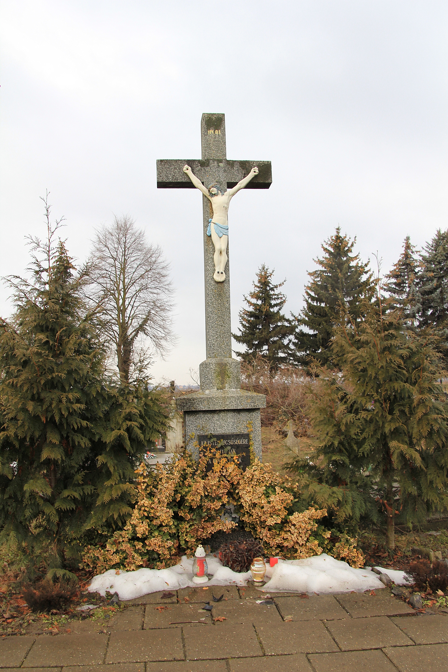 kovar-kozponti-temetokereszt-1